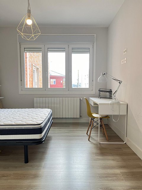 Piso al sur de 4 hab y 2 baños con balcón reformado en Ciudad Jardin