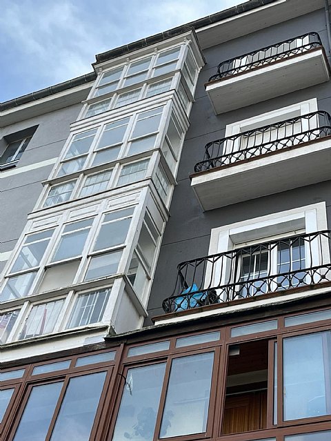 Piso recien reformado de 3 habitacion y 2 baños con balcon en el centro de Santander