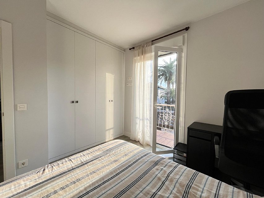 Piso al sur de 4 hab y 2 baños con balcón reformado en Ciudad Jardin