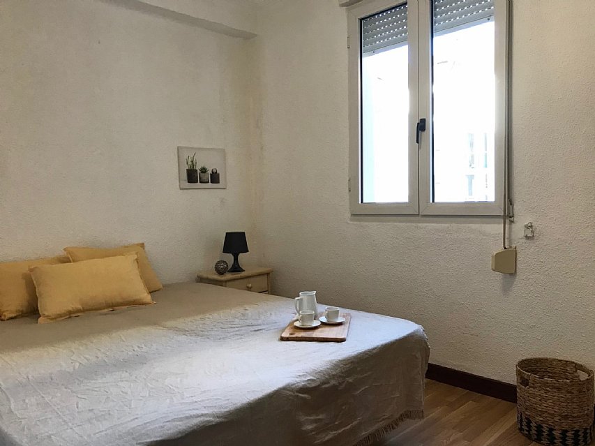 Alquiler TEMPORAL (hasta junio 2022). Piso amplio con 3 habitaciones dobles en centro de Santander