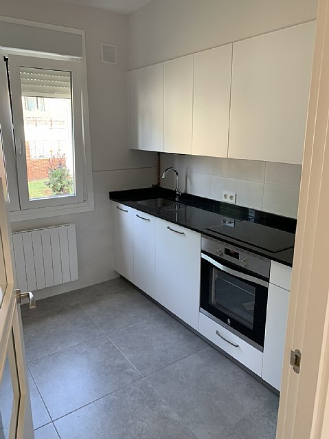 Piso al sur de 4 hab y 2 baños con balcón reformado en Ciudad Jardin