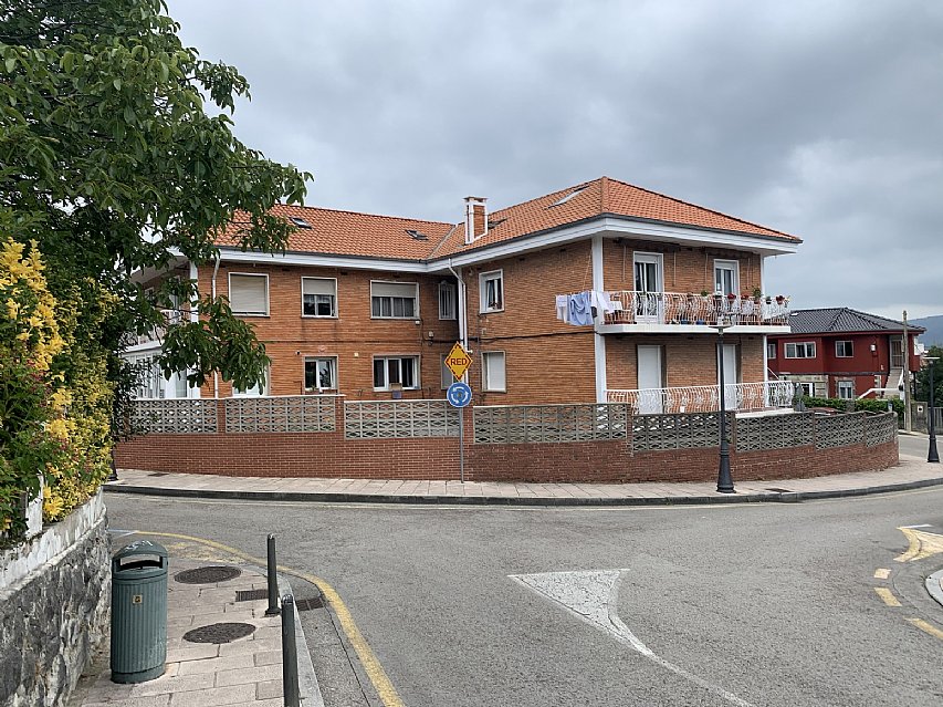 Piso al sur de 4 hab y 2 baños con balcón reformado en Ciudad Jardin