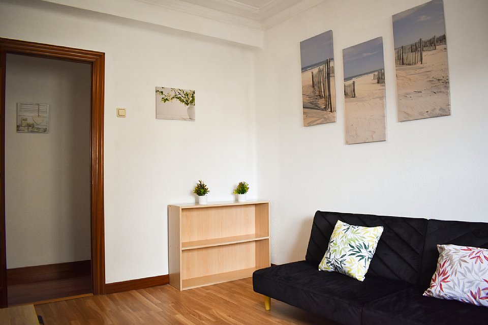 Alquiler TEMPORAL (hasta junio 2022). Piso amplio con 3 habitaciones dobles en centro de Santander