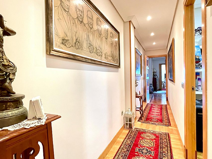 Vivienda de 200 metros, 4 hab y 3 baños y con terraza a la bahia de Santander