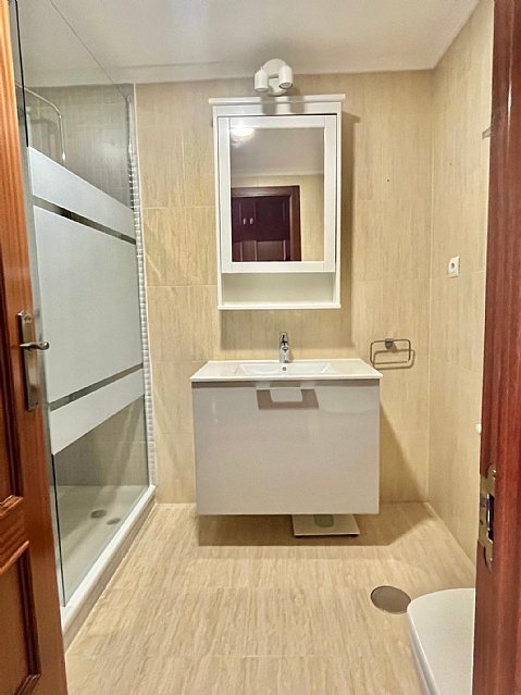 Piso de 2 hab, 2 baños con garaje y trastero a estrenar