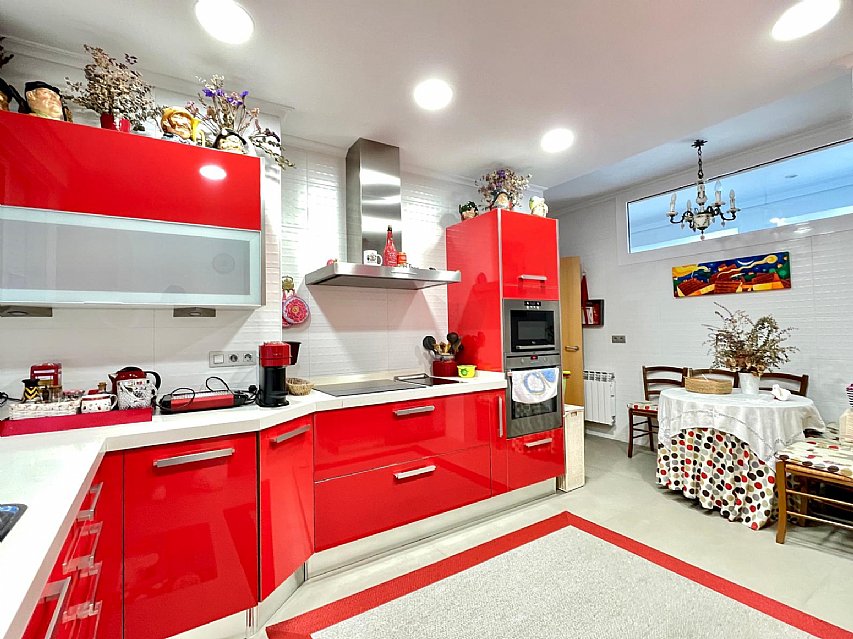 Vivienda de 200 metros, 4 hab y 3 baños y con terraza a la bahia de Santander