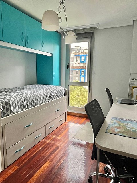 Piso de 2 hab, 2 baños con garaje y trastero a estrenar