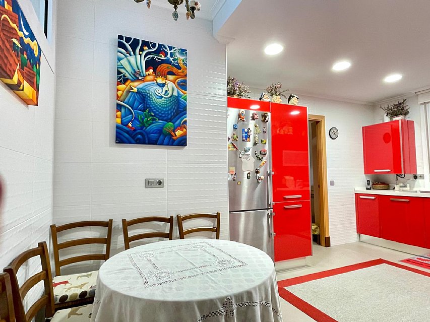 Vivienda de 200 metros, 4 hab y 3 baños y con terraza a la bahia de Santander