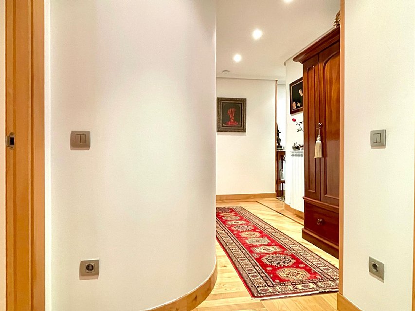 Vivienda de 200 metros, 4 hab y 3 baños y con terraza a la bahia de Santander