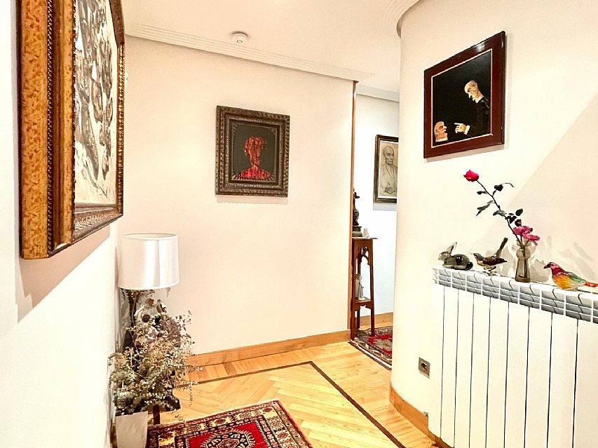 Vivienda de 200 metros, 4 hab y 3 baños y con terraza a la bahia de Santander