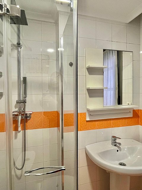 Piso de 2 hab, 2 baños con garaje y trastero a estrenar