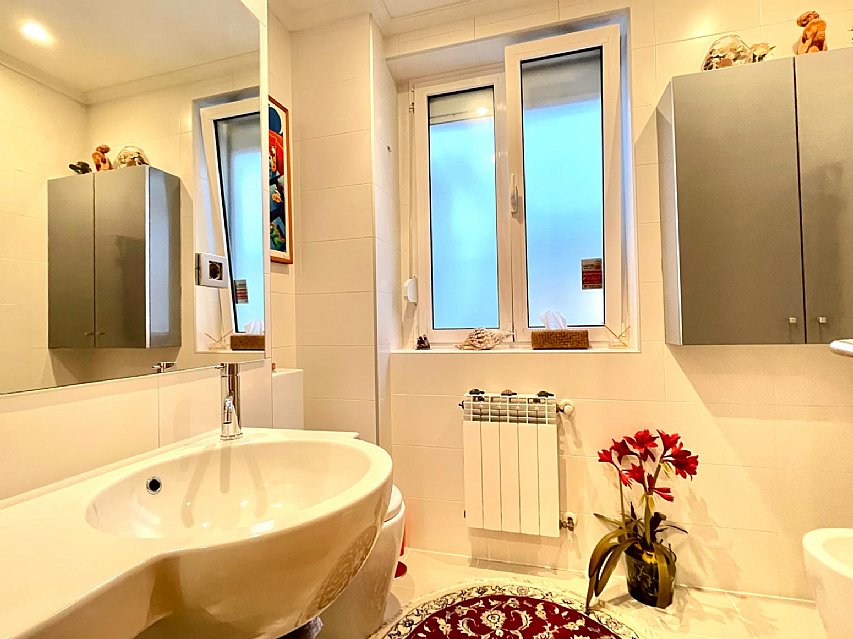 Vivienda de 200 metros, 4 hab y 3 baños y con terraza a la bahia de Santander