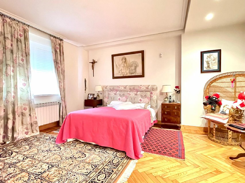 Vivienda de 200 metros, 4 hab y 3 baños y con terraza a la bahia de Santander