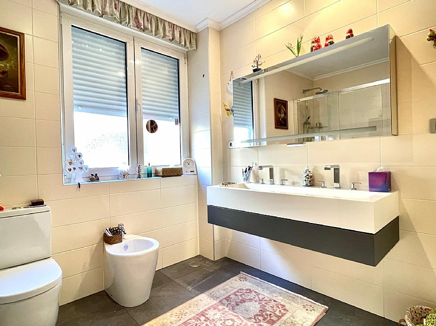 Vivienda de 200 metros, 4 hab y 3 baños y con terraza a la bahia de Santander