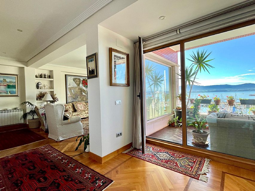 Vivienda de 200 metros, 4 hab y 3 baños y con terraza a la bahia de Santander