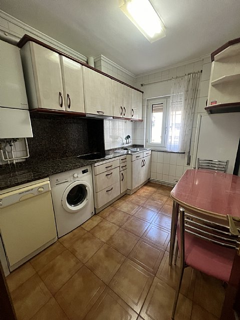 Vivienda de 2 habitaciones y un baño (todo exterior) en el centro de Santander