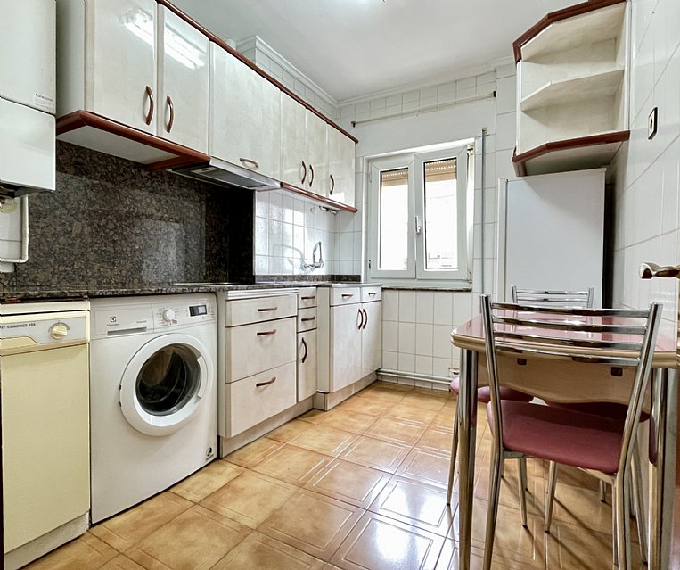 Vivienda de 2 habitaciones y un baño (todo exterior) en el centro de Santander