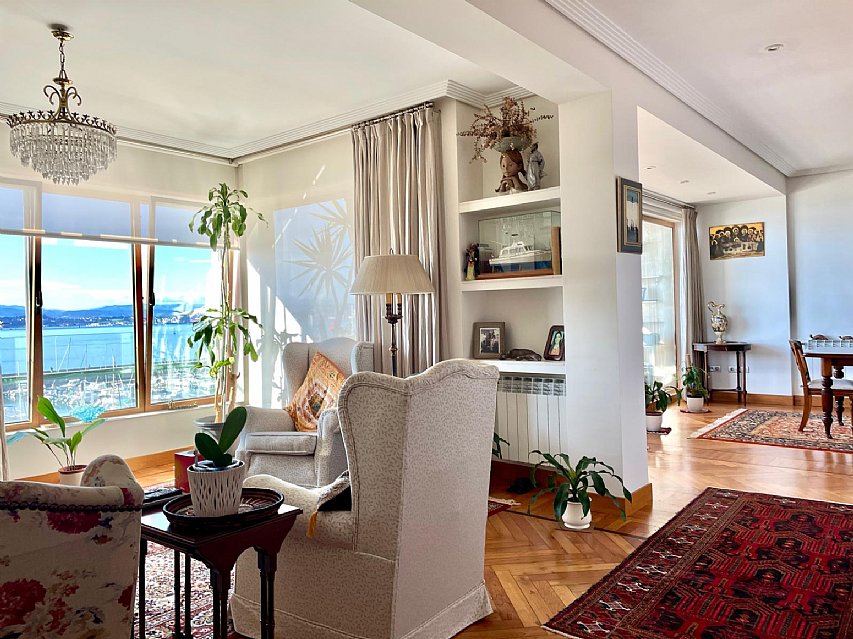 Vivienda de 200 metros, 4 hab y 3 baños y con terraza a la bahia de Santander