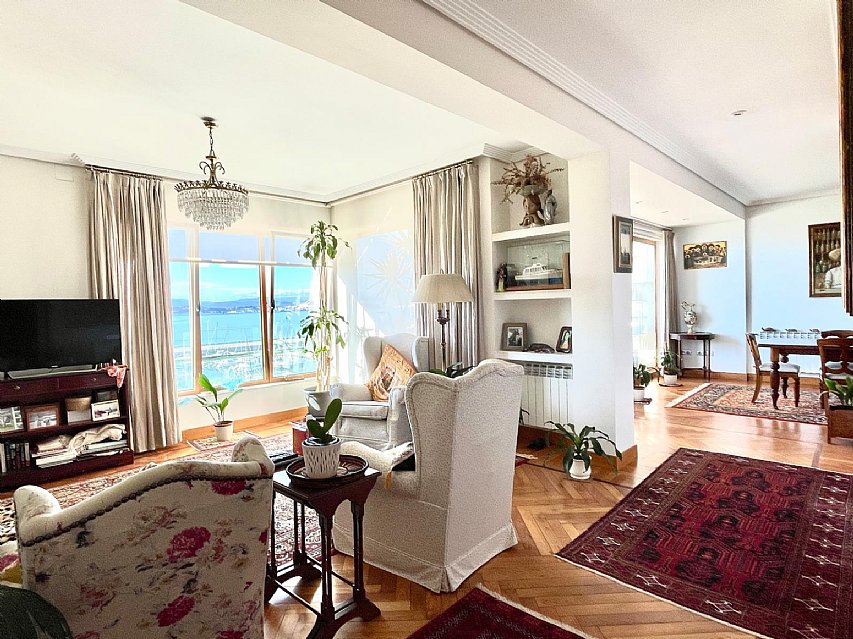 Vivienda de 200 metros, 4 hab y 3 baños y con terraza a la bahia de Santander