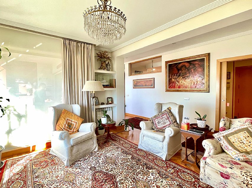 Vivienda de 200 metros, 4 hab y 3 baños y con terraza a la bahia de Santander