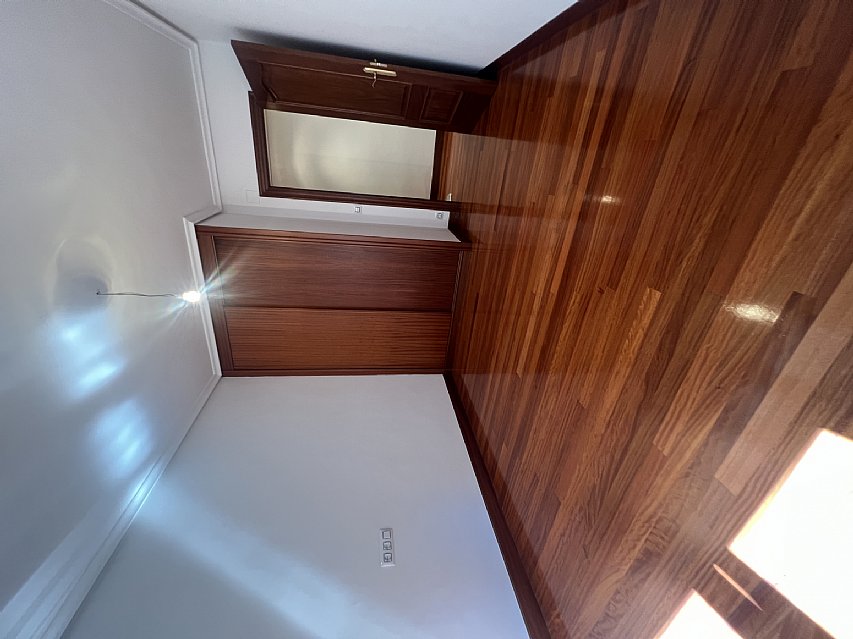 Piso de 138 metros, con ascensor, 4 habitaciones dobles, salón con balcon y 2 baños con ventana en el centro de Santander. 