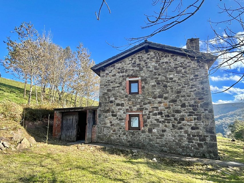 Encantadora casa-cabaña ubicada en un entorno rural privilegiado en el valle de Pisueña, Selaya