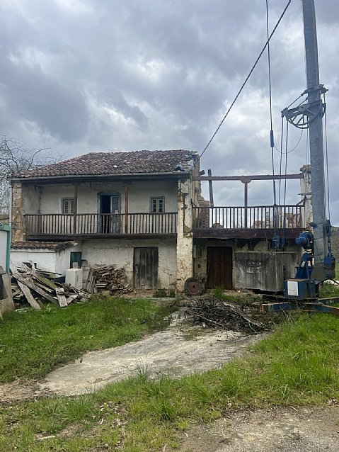 Conjunto de 2 chalets pareados con proyecto visado y licencia para reformar y con parcela de 2000 metros en plena naturaleza