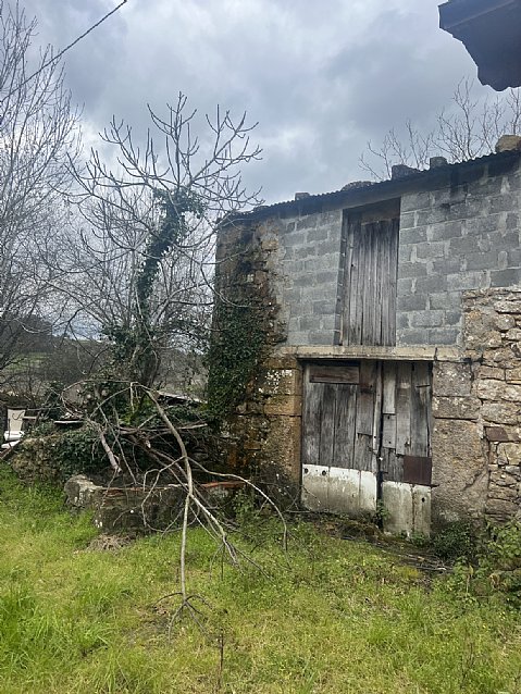Conjunto de 2 chalets pareados con proyecto visado y licencia para reformar y con parcela de 2000 metros en plena naturaleza