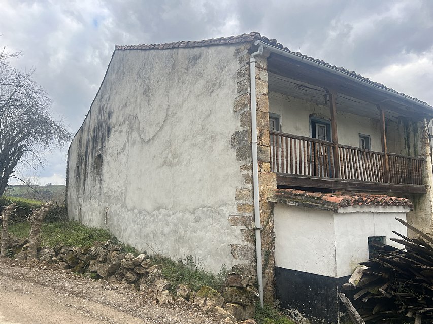 Conjunto de 2 chalets pareados con proyecto visado y licencia para reformar y con parcela de 2000 metros en plena naturaleza