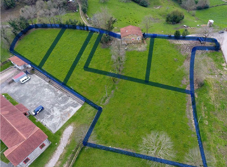 Terreno urbano y llano para construir dos viviendas unifamiliares