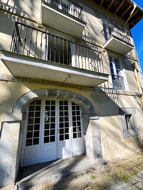 Conjunto de casas señoriales con finca urbana segregable y posibilidad de construir  