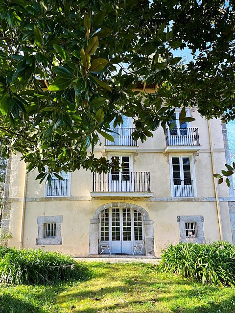 Conjunto de casas señoriales con finca urbana segregable y posibilidad de construir  