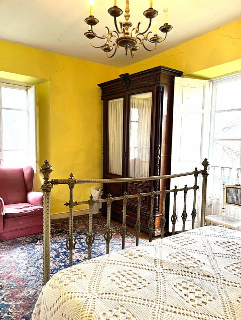 Conjunto de casas señoriales con finca urbana segregable y posibilidad de construir  