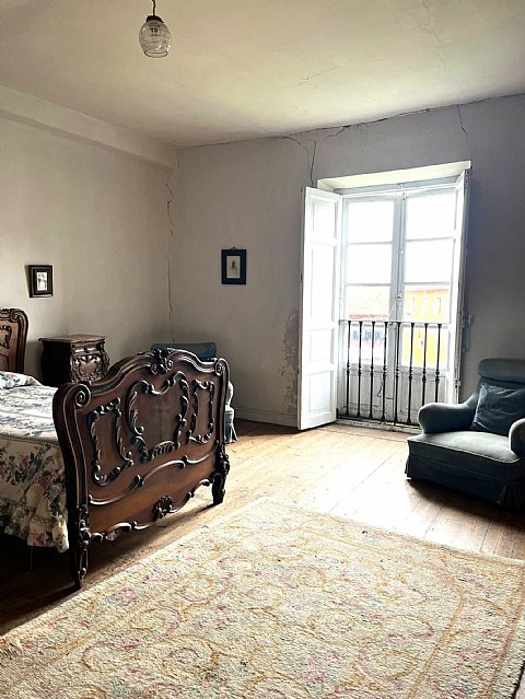 Conjunto de casas señoriales con finca urbana segregable y posibilidad de construir  