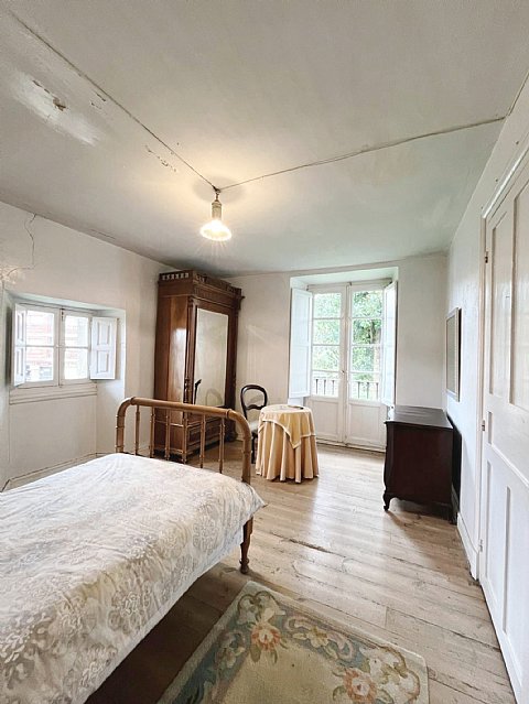 Conjunto de casas señoriales con finca urbana segregable y posibilidad de construir  