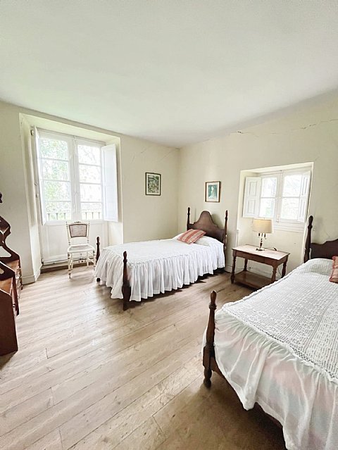 Conjunto de casas señoriales con finca urbana segregable y posibilidad de construir  