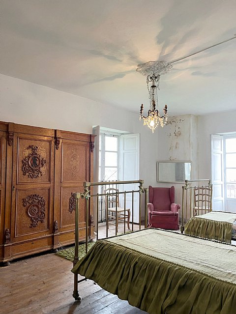 Conjunto de casas señoriales con finca urbana segregable y posibilidad de construir  