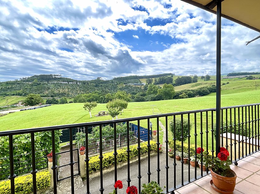 Chalet independiente con garaje y gran parcela en perfecto estado para entrar a vivir