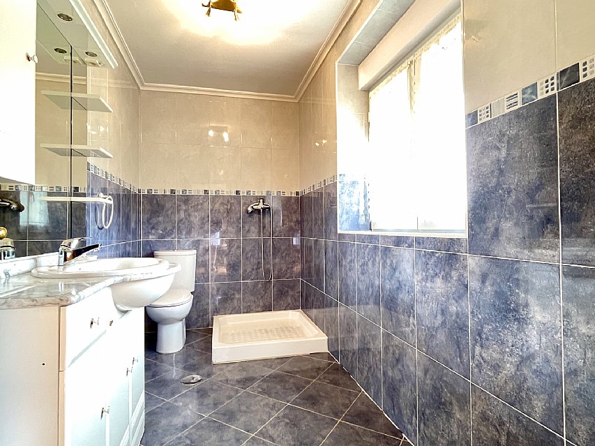 Chalet independiente con garaje y gran parcela en perfecto estado para entrar a vivir