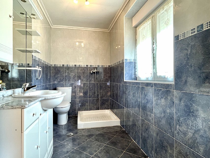 Chalet independiente con garaje y gran parcela en perfecto estado para entrar a vivir