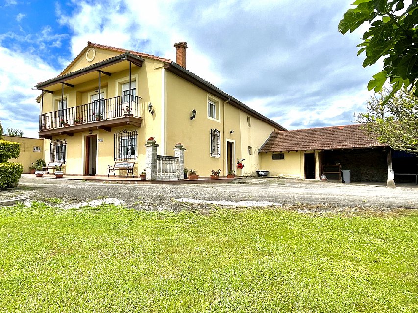 Chalet independiente con garaje y gran parcela en perfecto estado para entrar a vivir