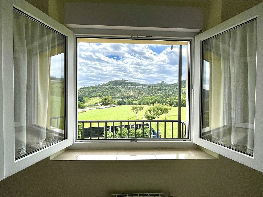 Chalet independiente con garaje y gran parcela en perfecto estado para entrar a vivir