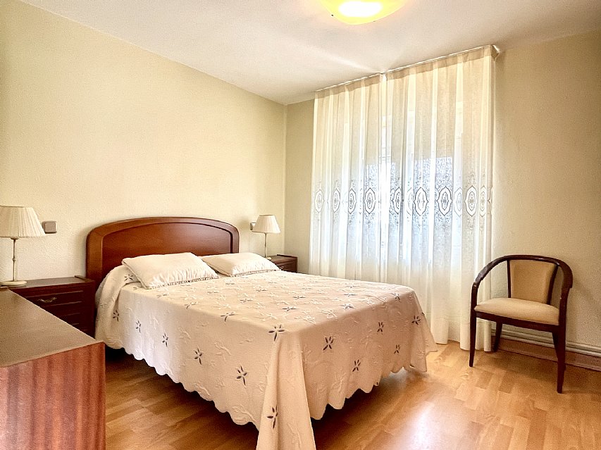 Chalet independiente con garaje y gran parcela en perfecto estado para entrar a vivir