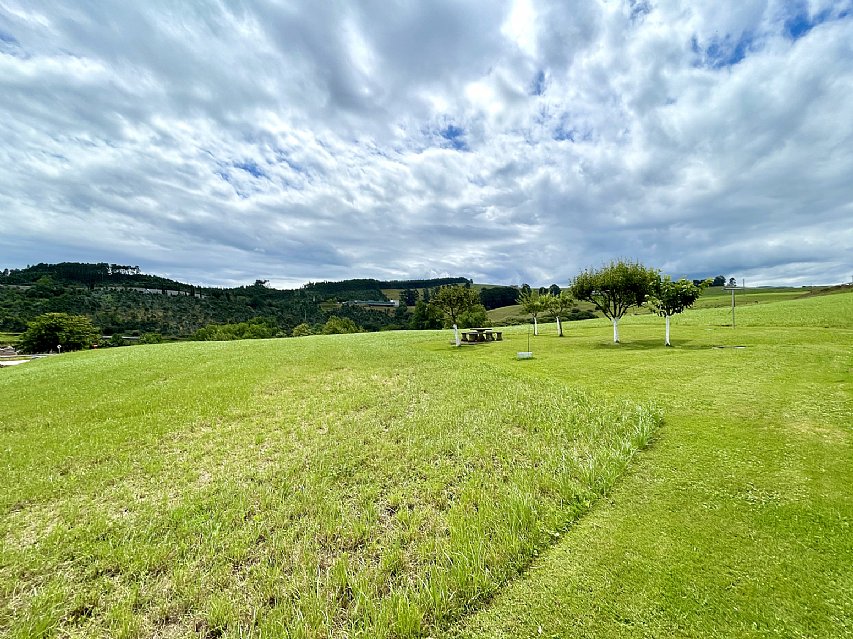 Chalet independiente con garaje y gran parcela en perfecto estado para entrar a vivir