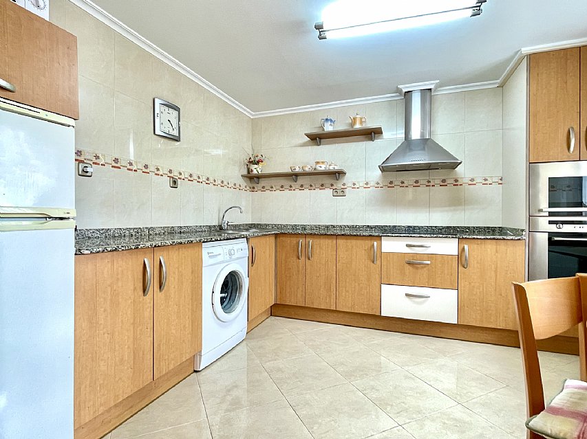 Chalet independiente con garaje y gran parcela en perfecto estado para entrar a vivir