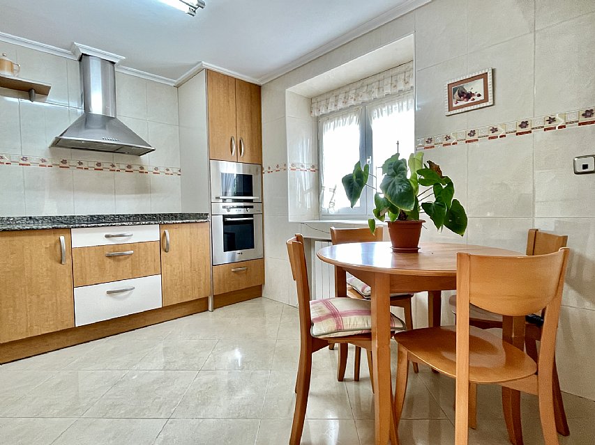 Chalet independiente con garaje y gran parcela en perfecto estado para entrar a vivir