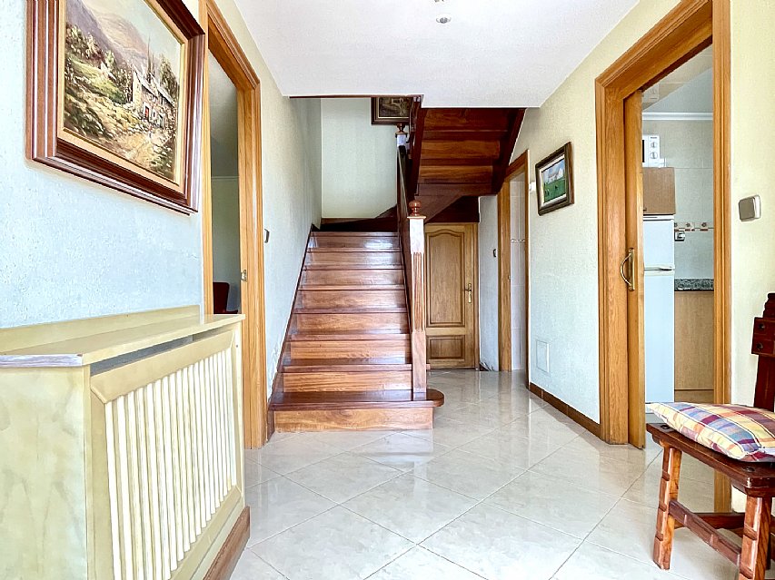 Chalet independiente con garaje y gran parcela en perfecto estado para entrar a vivir