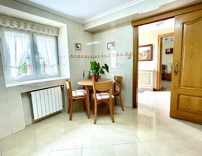 Chalet independiente con garaje y gran parcela en perfecto estado para entrar a vivir