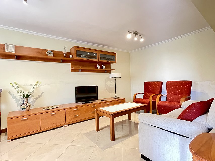 Chalet independiente con garaje y gran parcela en perfecto estado para entrar a vivir