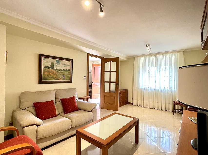 Chalet independiente con garaje y gran parcela en perfecto estado para entrar a vivir